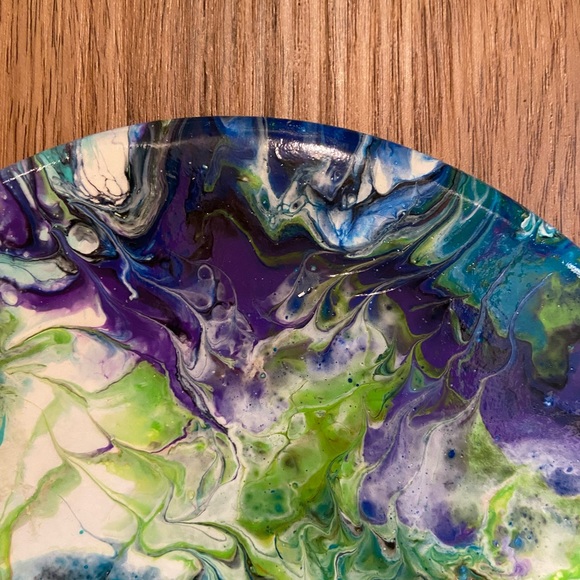 Acrylic paint pour on wood disk - Picture 6 of 11